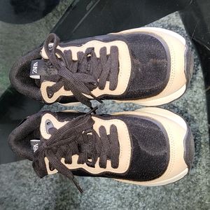 ZARA cream and black sneakers size 37=7